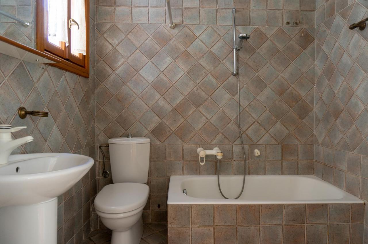 Hadrians Den In Heart Of Plaka By Jj Hospitality Apartment Athena Bagian luar foto