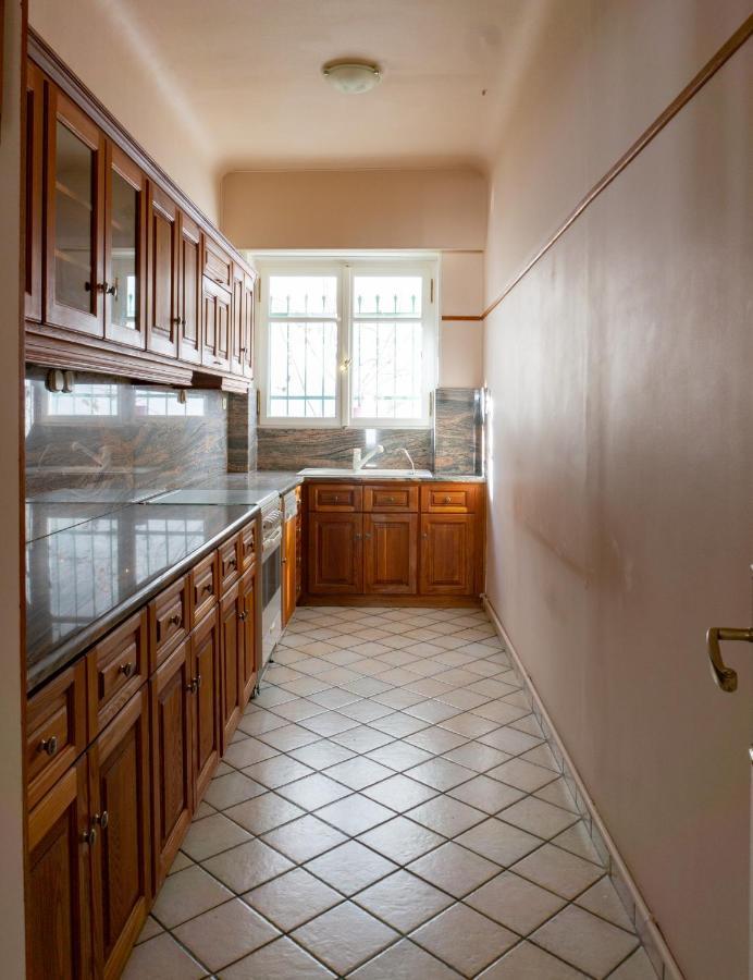 Hadrians Den In Heart Of Plaka By Jj Hospitality Apartment Athena Bagian luar foto